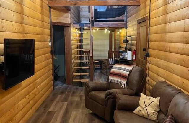 Cozy Loft Cabin