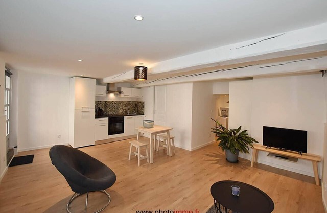 Cozy loft refurbished TOWN CENTER with PARKING and WIFI