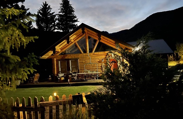 Cozy Log Cabin in the Rocky Mountains 35 miles from Aspen