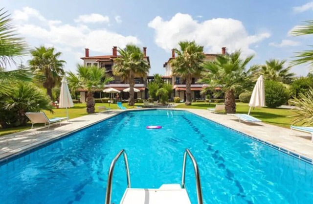 Cozy Lux Pool House, Kriopigi