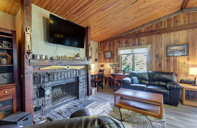 Cozy Markesan Cabin ~ 2 Mi to Green Lake Access!