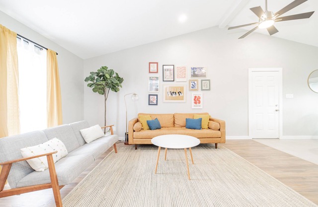 Cozy, Mid Century Modern, recently remodeled 3/2 in Allen