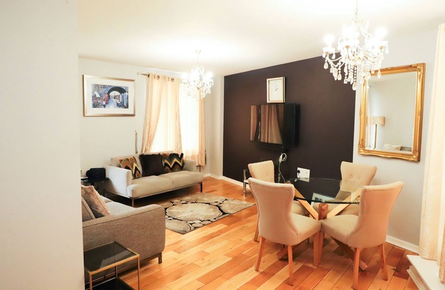 Cozy Modern apartment; 13 minutes to London Bridge