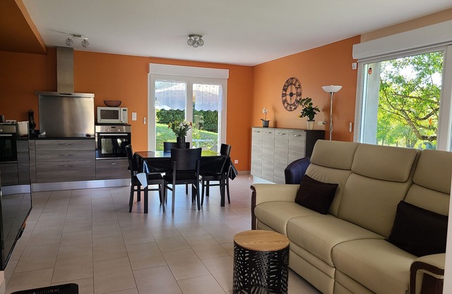 Cozy Modern Cottage with Garden, Near Thermal Baths and City Center