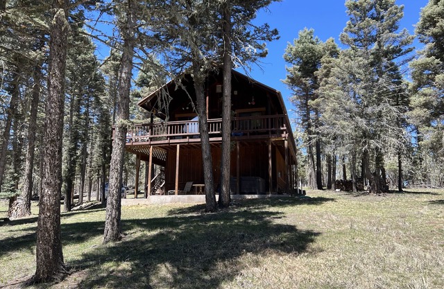 Cozy Mountain House convenient to all activities.