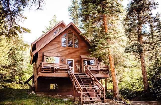 Cozy mountain retreat minutes from Downtown Ouray!
