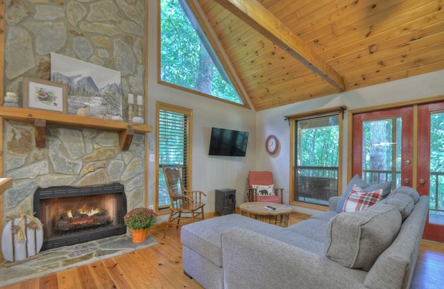 Cozy Mountain Retreat with Hot Tub, Wifi, and Community Amenities!