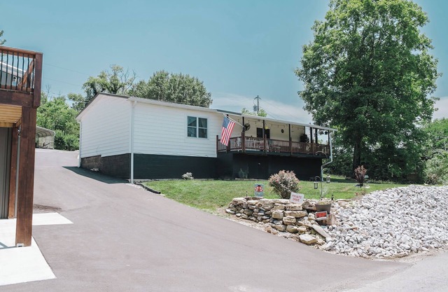 Cozy mountain view home just minutes to Powell Valley Marina at Norris Lake