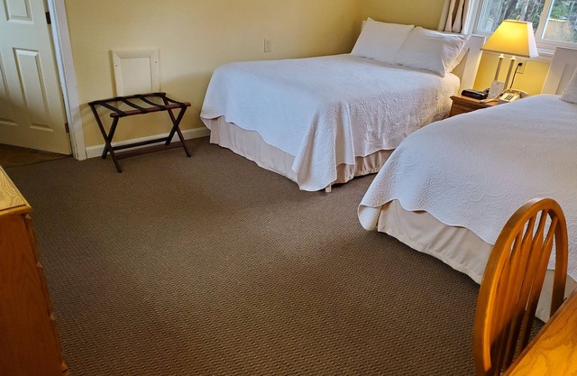 Cozy Multiroom hotel with WiFi, AC in tranquil Wilton