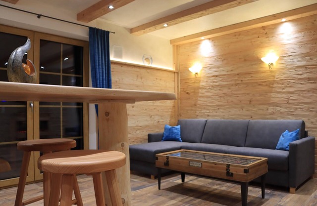 Cozy nature chalet (34sqm) with east-facing balcony and panoramic stove