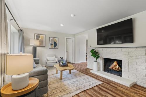 Cozy North Seattle Rambler with Spacious Yard