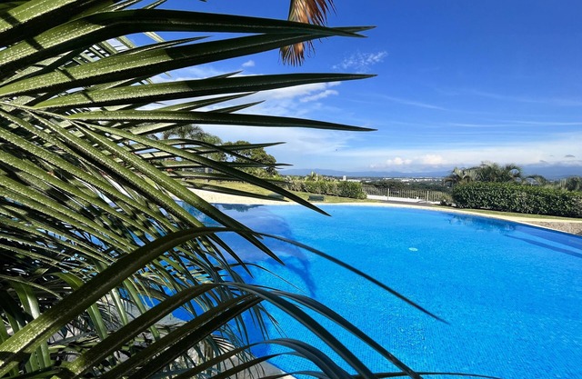 Cozy Oasis:resort like swimming pool, Gym, Air condition, balcony with nice view
