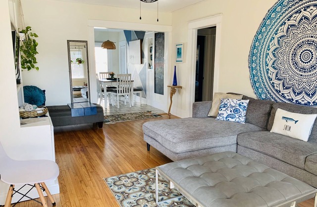 Cozy Ocean-themed Bungalow near the beach