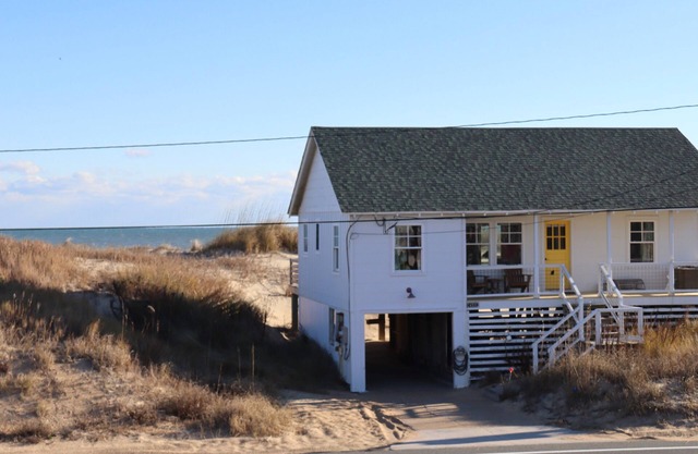 Cozy Oceanfront Cottage with Spectacular Views!