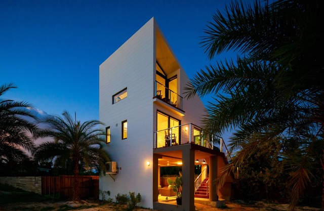 Cozy Oceanfront Studio in the Heart of Islamorada.