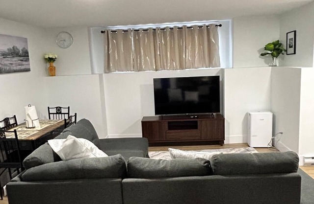 Cozy One Bedroom Apartment in Moncton close to Magnetic Hill and Casino