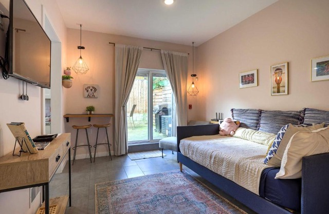 Cozy Philadelphia Studio, Near Center City!