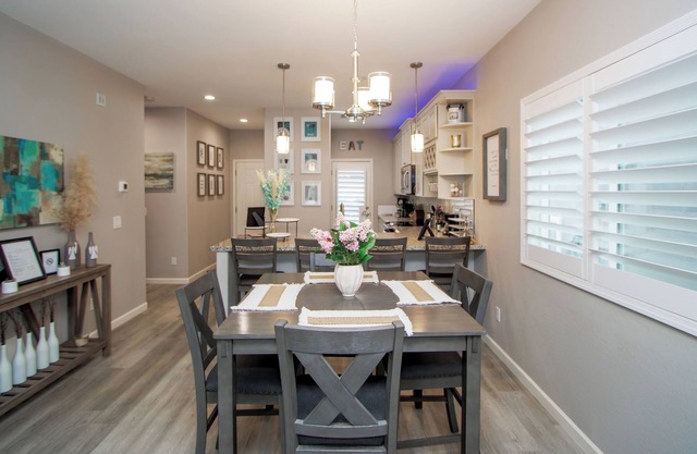 Cozy Phoenix Home w/Office: Fast Wifi+Free Parking. Near Airport & Downtown.