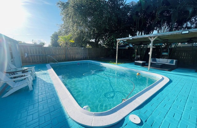 Cozy Pool-House with 3 Bedrooms