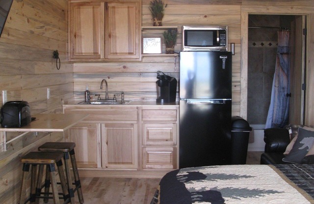 Cozy, Private - Central to Many National Parks! Parking for ATV Trailers.
