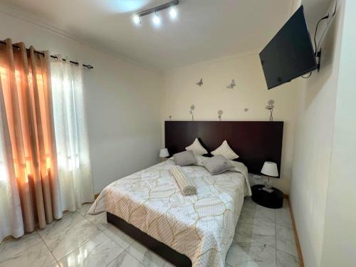 Cozy Private Room in Funchal, Ensuite Bathroom, WiFi and Great Location