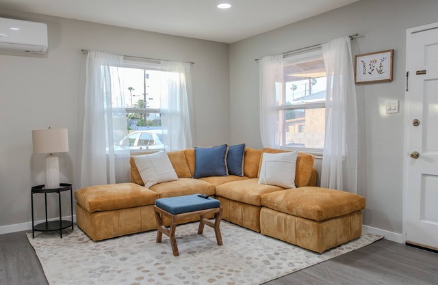 Cozy, Private, & Safe 3 Bed Home - 2 Min from DTR & UCR