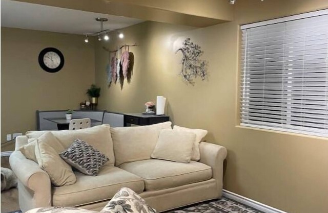 Cozy & Private Self-Contained Suite in Armstrong
