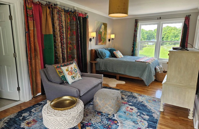 Cozy Private Studio with WiFi, Balcony, Kitchenette in Charming Guilford