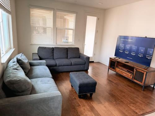 Cozy & Quiet Fully Equipped Newark Escape with Free WiFi, AC, and Easy Parking