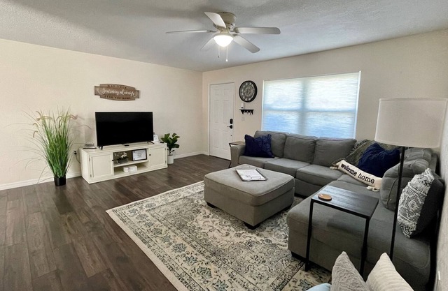 Cozy Quiet Home with Free Parking
