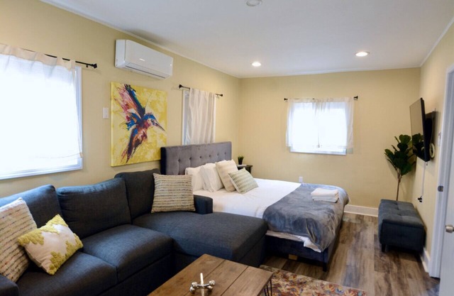 Cozy Rear Nook with Gazebo Pet friendly Tesla Charger A few minutes from the Airport