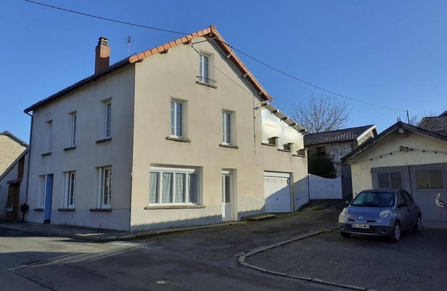 Cozy Retreat in Southern France: Mountain Views, Hiking, Skiing, Terrace, Pets Welcome, Free WiFi