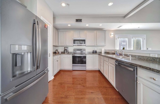 Cozy Retreat in Norton Commons, Walk to Everything