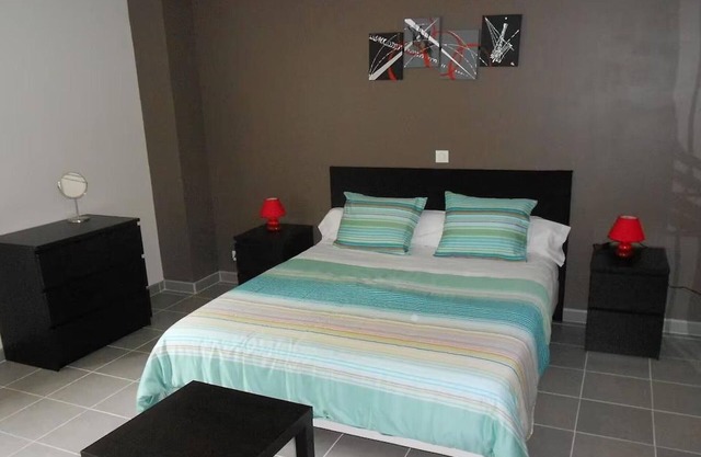 Cozy Room with Private Bathroom, Shared Kitchen & Terrace, Breakfast Included - Neuvy-Saint-Sépulchre