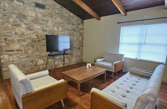 Cozy Rustic 3 Bedrooms House perfect for your vacation