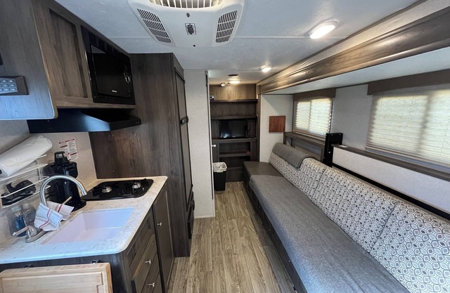Cozy RV in Mason Tn with WiFi, AC, Furnished, near Blue Oval