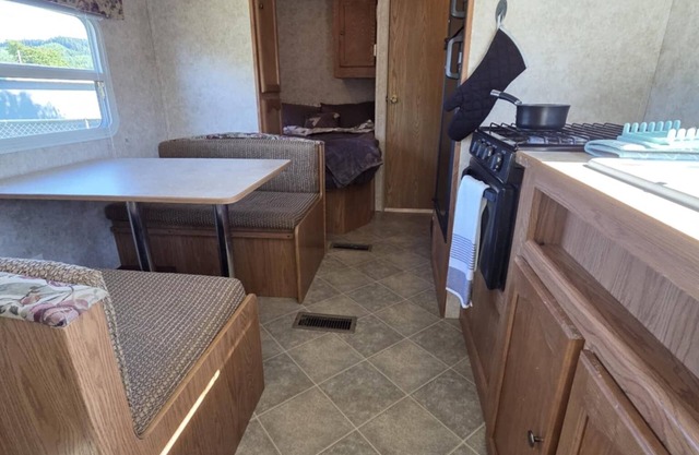 Cozy RV in the Middle of Forks 3 blocks from main Street