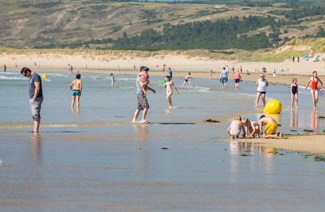 Cozy Seaside Cottage: 3 Beds, WiFi, BBQ, 600m to Beach, Pet Friendly