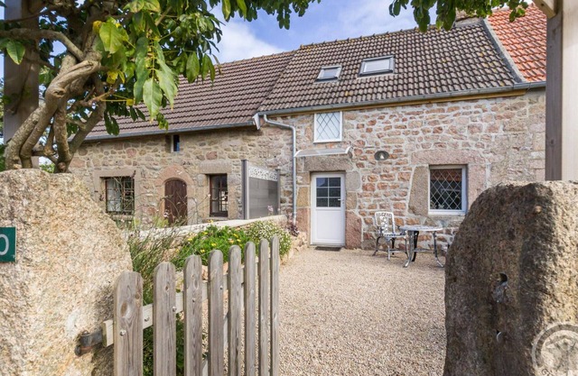 Cozy Seaside Cottage with Terrace, Private Garden & Electric Car Charging