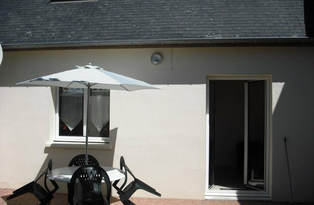 Cozy Seaside House in Surtainville - 2BR, Terrace, BBQ, Pet-Friendly, Close to Dunes