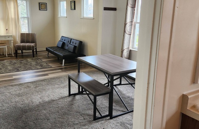 Cozy second floor deplex 2-bedroom in peaceful Kenosha with AC, heat and WiFi