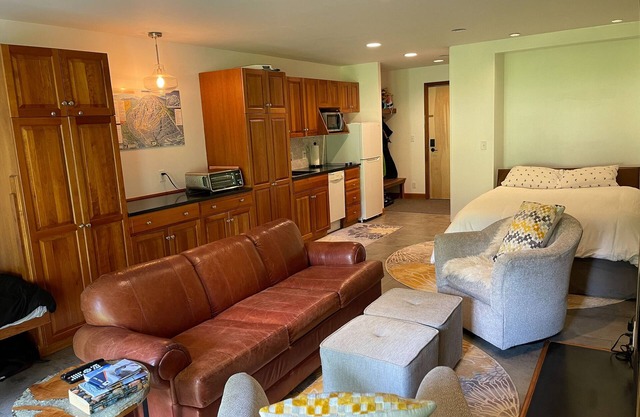 Cozy ski-in/ski-out condo on Sugarloaf Mountain