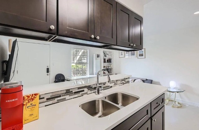 Cozy South Congress condo close to downtown and Zilker