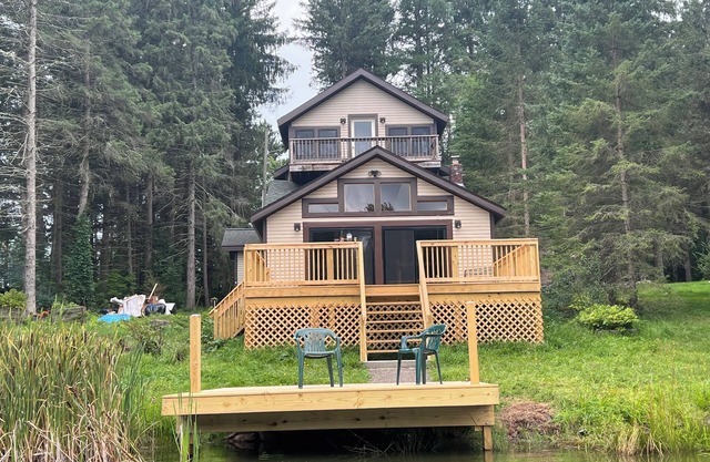 Cozy & Spacious Upstate Lakefront Getaway w/Private Dock Only 2.5 Hrs from NYC