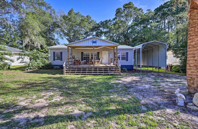 Cozy Steinhatchee House w/Fire Pit & Grill!