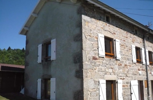 Cozy Stone Cottage: Fireplace, Garden, Pet-Friendly, Ski Trails Nearby