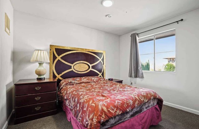 (Cozy studio, 1BED, 1BA, w/kitchen)