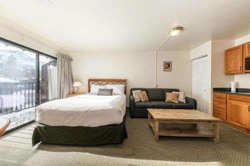 Cozy Studio #226 at Donner Lake Village