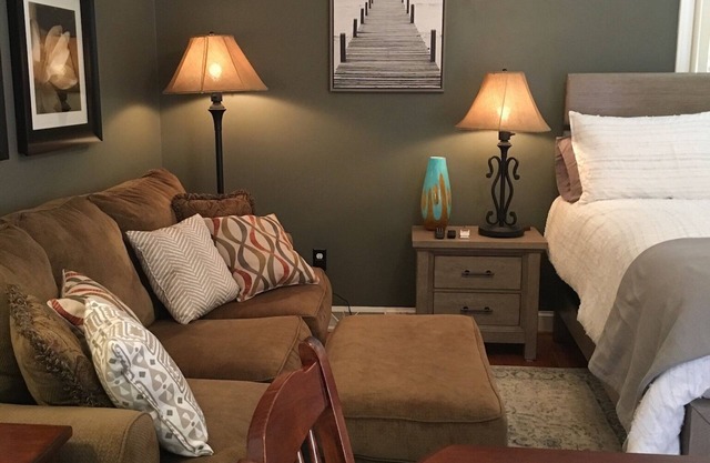 COZY STUDIO APT.