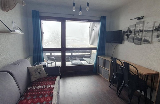 Cozy Studio for 4 near Slopes and Village Center, South-Facing, Pet Friendly